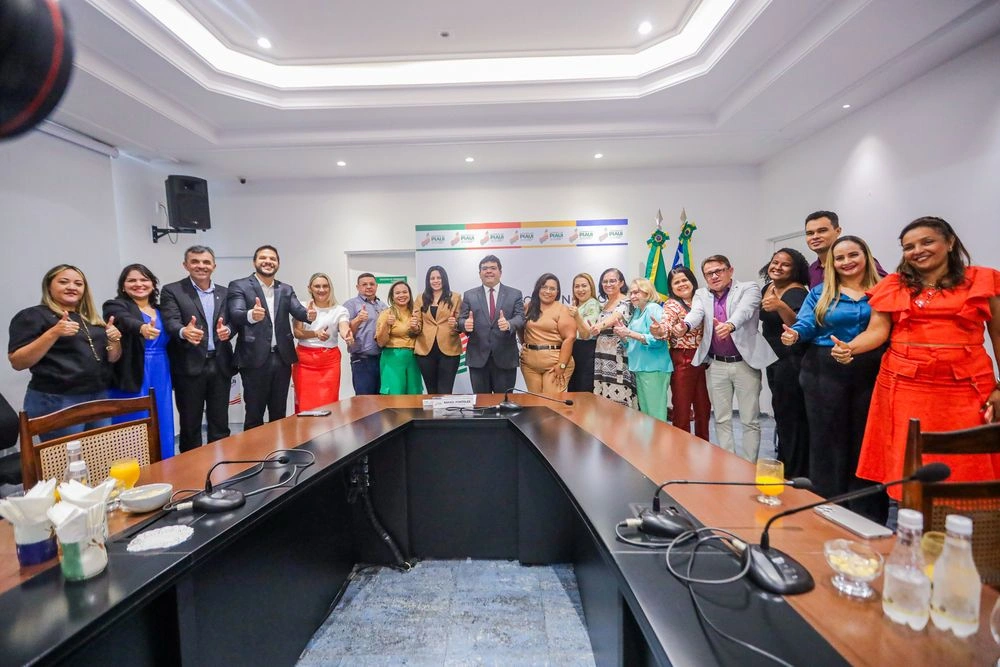 Governo investe R$ 11,6 milhões e concede 6 mil bolsas para estudantes estagiários