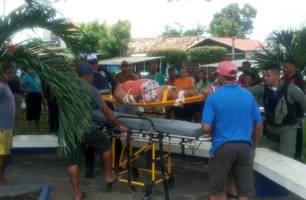 Mulher surta, joga pedra em ambulância e ameaça populares em Buriti dos Lopes (Foto: Reprodução)