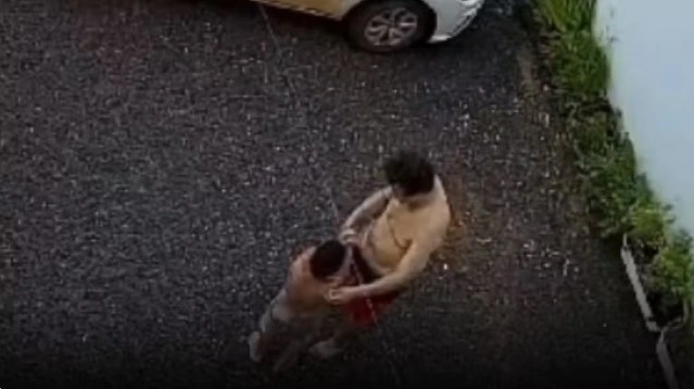 Padrasto é preso após obrigar enteado a comer mato e brita: 'Põe na boca e come!'