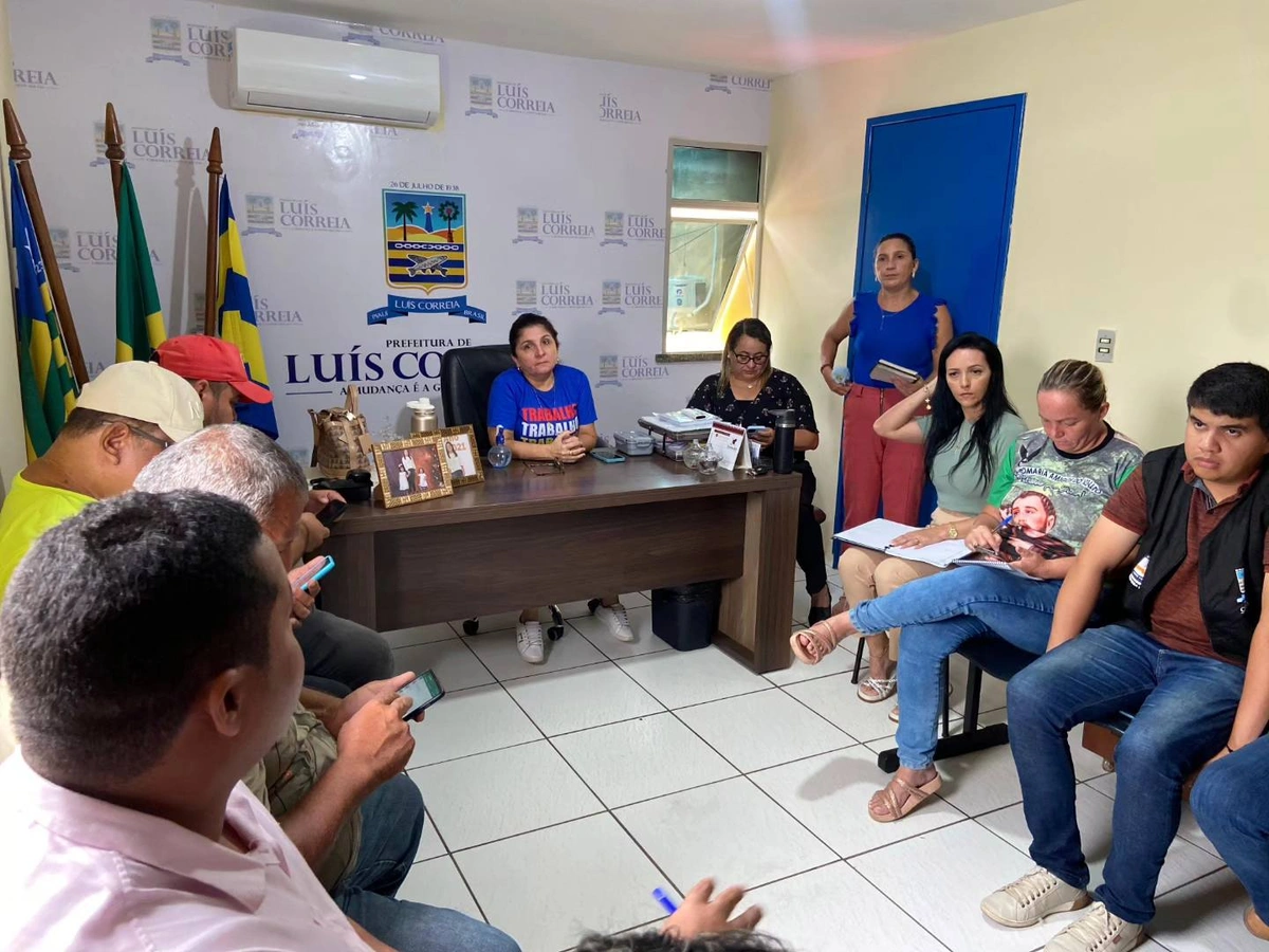 Prefeita de Luís Correia traça metas com a Defesa Civil para ajudar desabrigados