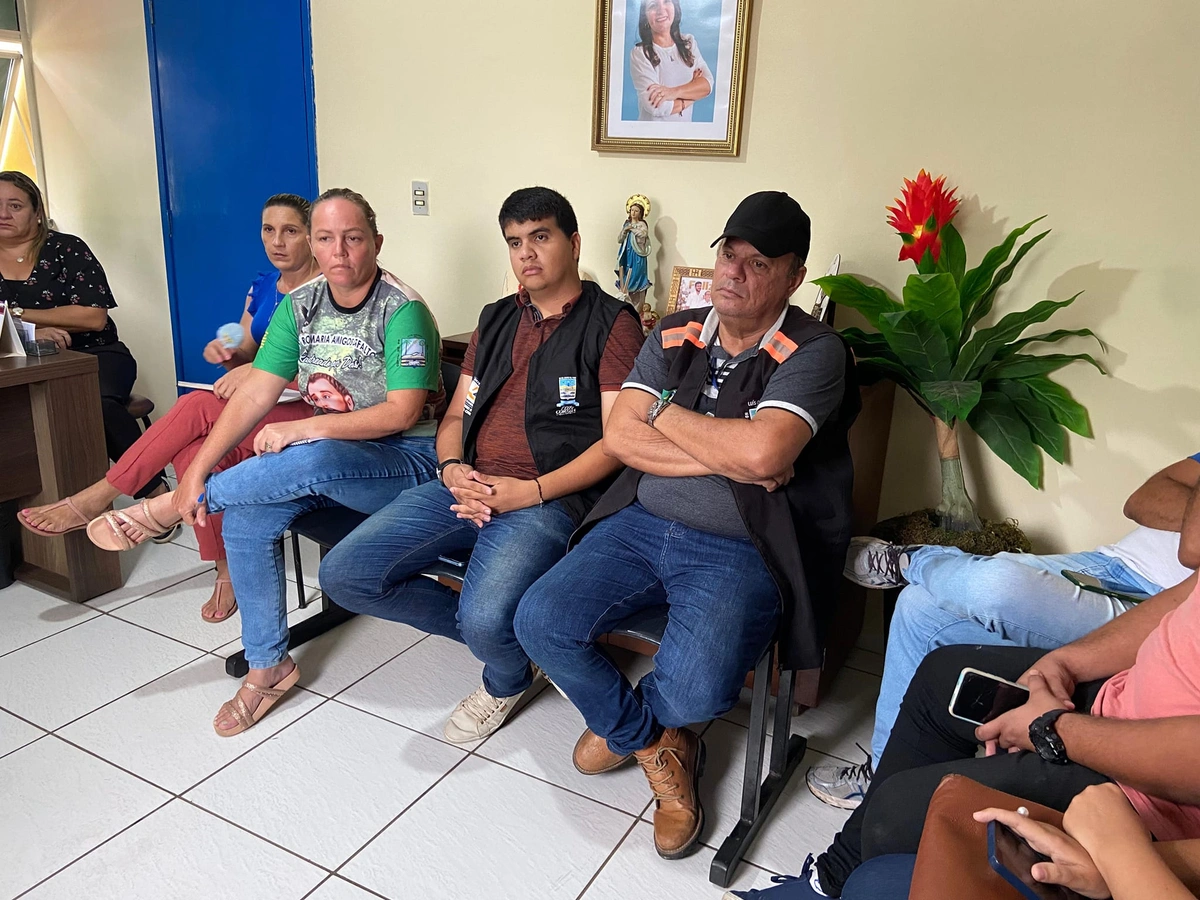Prefeita de Luís Correia traça metas com a Defesa Civil para ajudar desabrigados