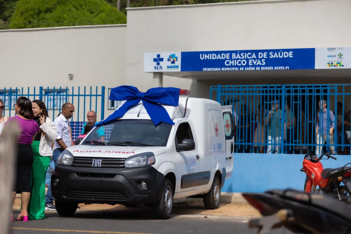 Prefeitura de Miguel Alves entrega ambulância para atendimento na zona rural