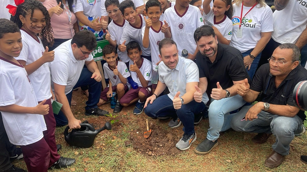Rafael Fonteles entrega primeira obra do Orçamento Participativo em Teresina