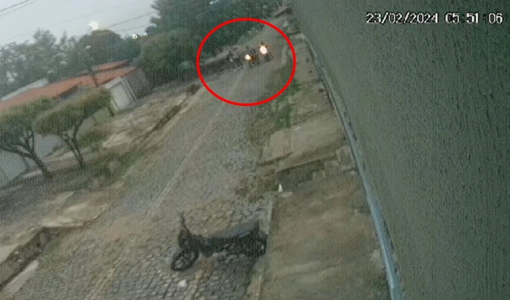Vídeo mostra dupla de assaltantes roubando pessoas na zona Sul de Teresina