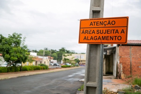 Alerta! Prefeitura de Timon instala placas informativas em locais de alagamentos