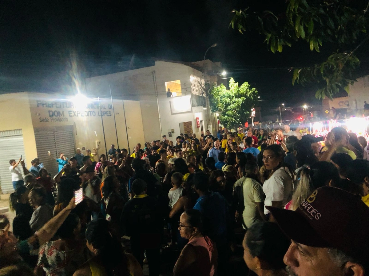 Apoiadores do prefeito se manifestaram após a decisão