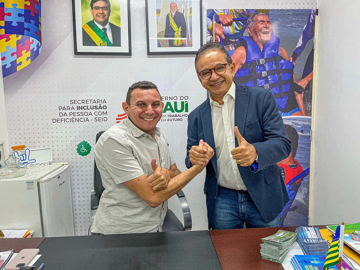 Dr Hélio comemora atendimento no CER IV em Parnaíba