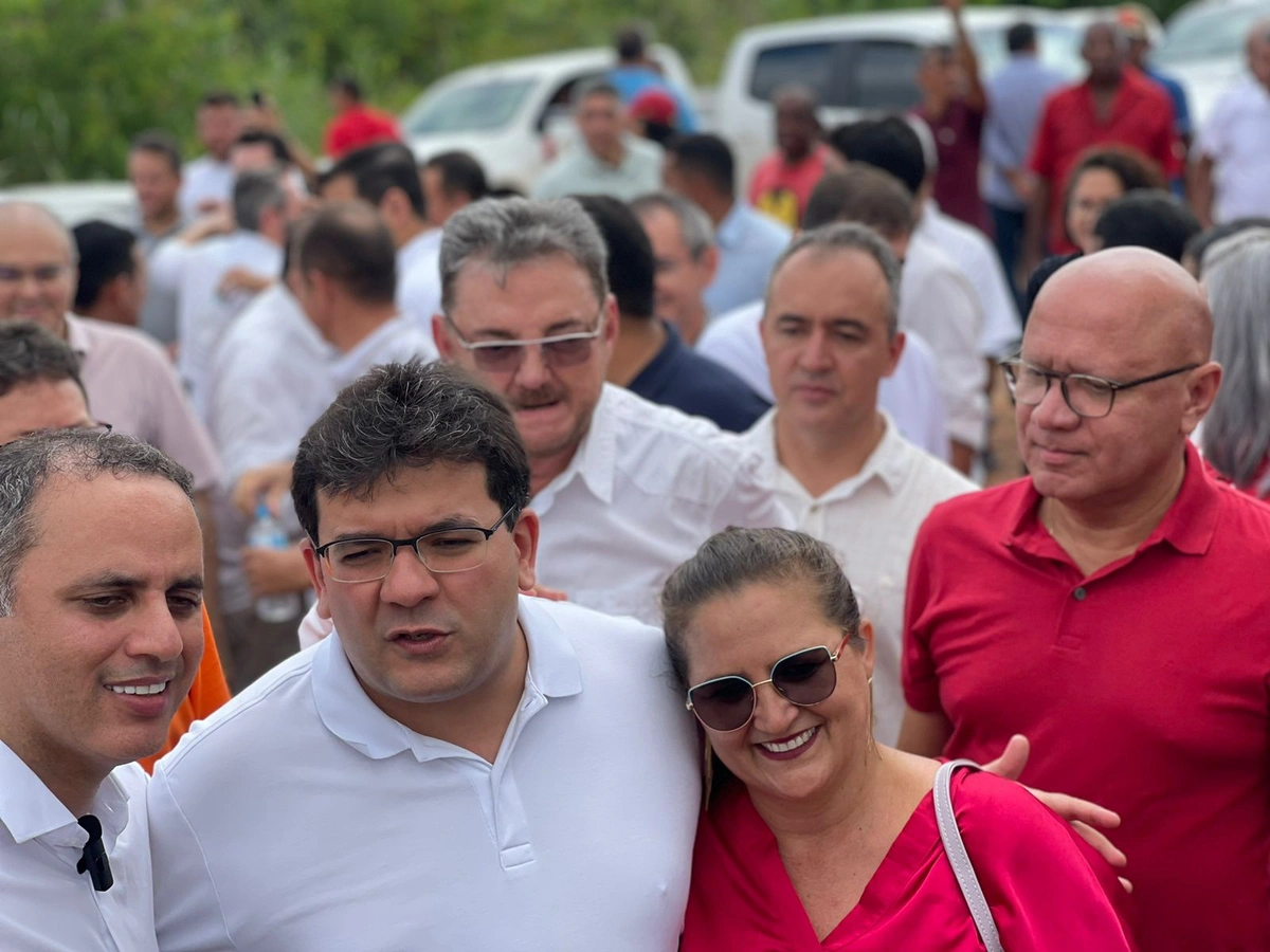 Governador durante inauguração de obras em Elesbão Veloso