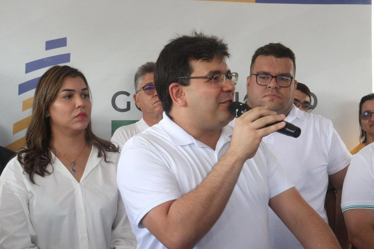 Governador Rafael Fonteles discursando