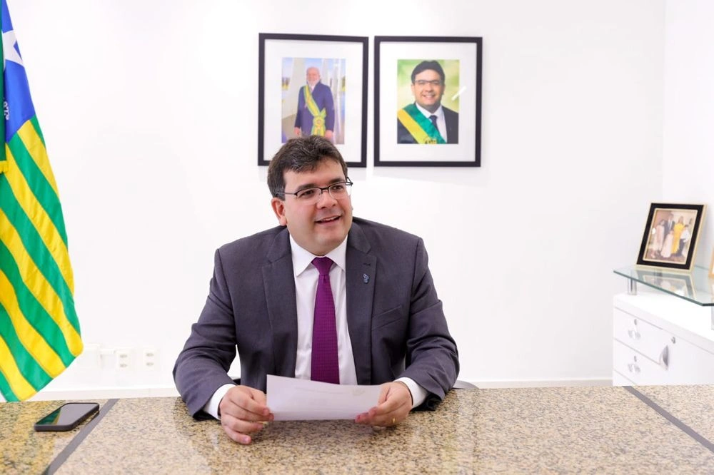 Governador sanciona lei que reajusta salário dos servidores públicos