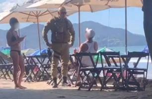 Homem é preso após se masturbar e tentar tocar em mulheres na praia (Foto: Reprodução)