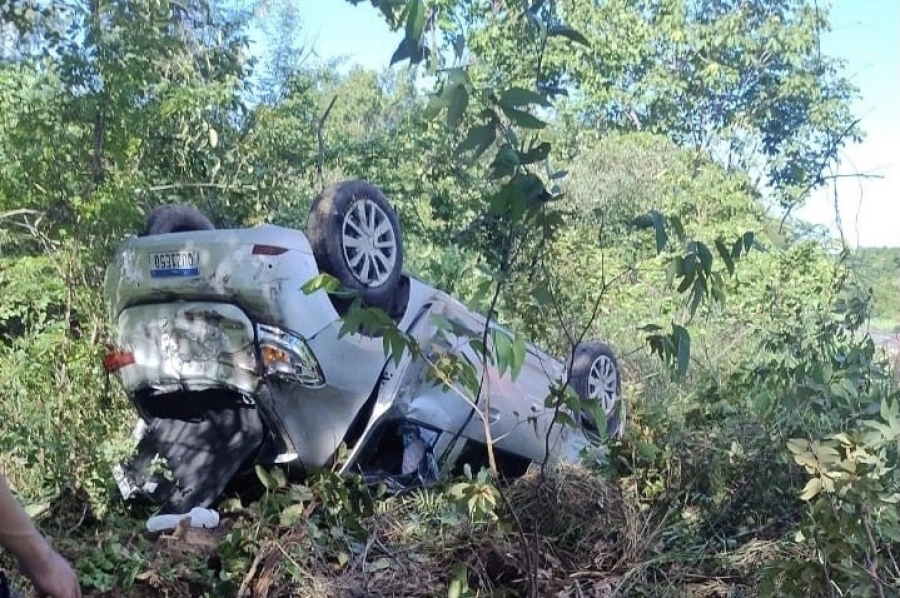 Homem invade contramão e capota carro ao tentar desviar de veículo em Campo Maior