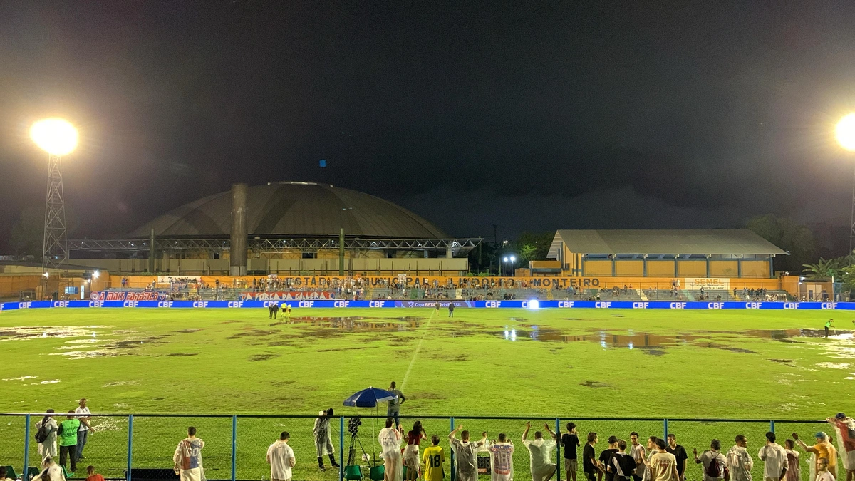 Jogo da Copa do Brasil é adiado devido a péssima condição do gramado em Teresina