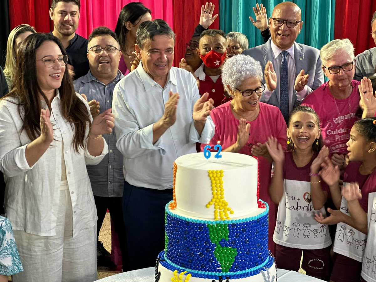 Ministro Wellington Dias comemora aniversário com doações a instituição social em Teresina