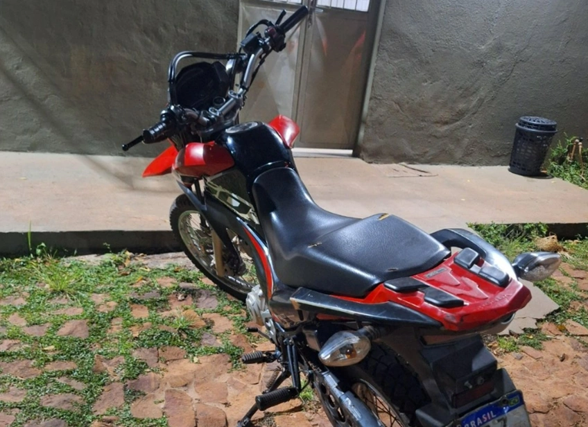 Motocicleta apreendida com o adolescente
