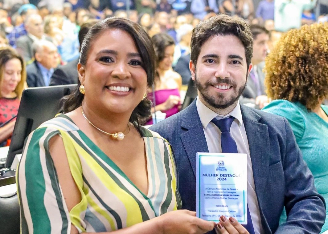 'Mulher Destaque 2024': Camila Barbosa recebe homenagem em Teresina