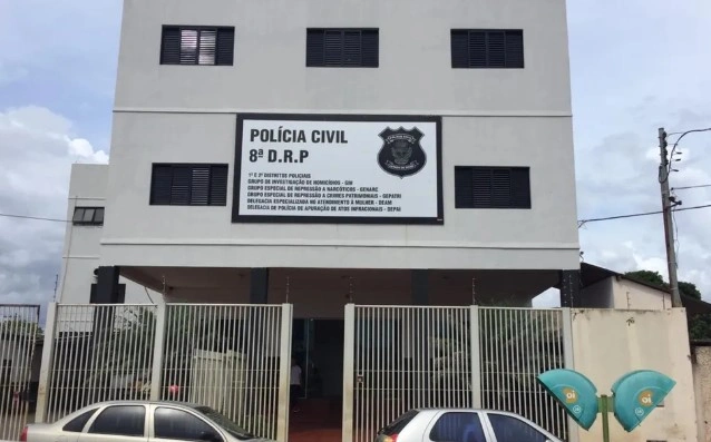 Mulher é presa suspeita de enterrar filho recém-nascido vivo em quintal de casa