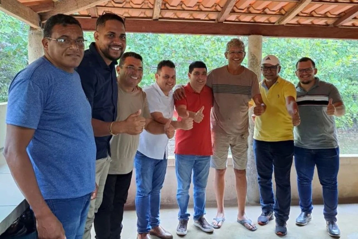Presidente da Câmara rompe com prefeito e declara apoio a Clemilton Queiroz