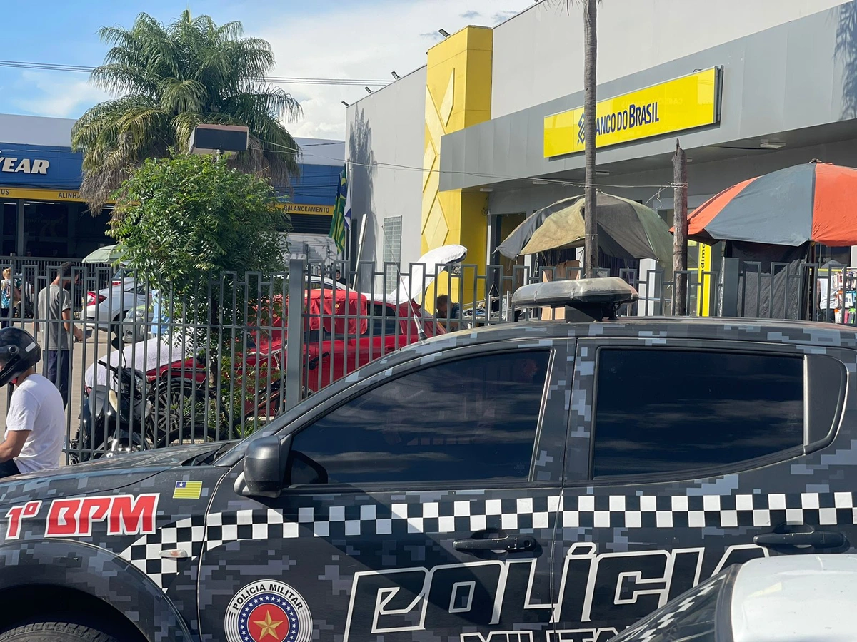 Segurança troca tiros com bandidos durante assalto no Banco do Brasil em Teresina