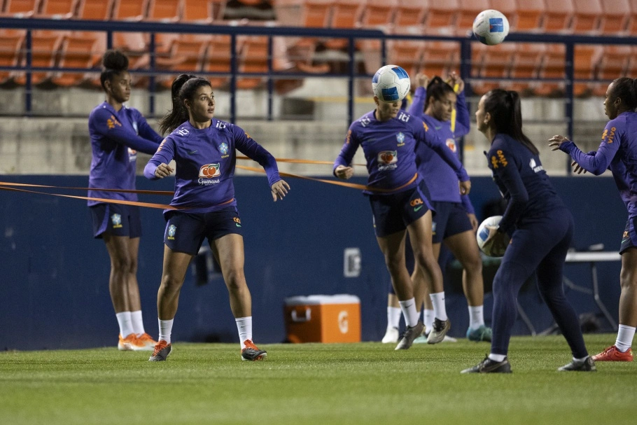 Seleção Brasileira realiza primeiro treino em Los Angeles