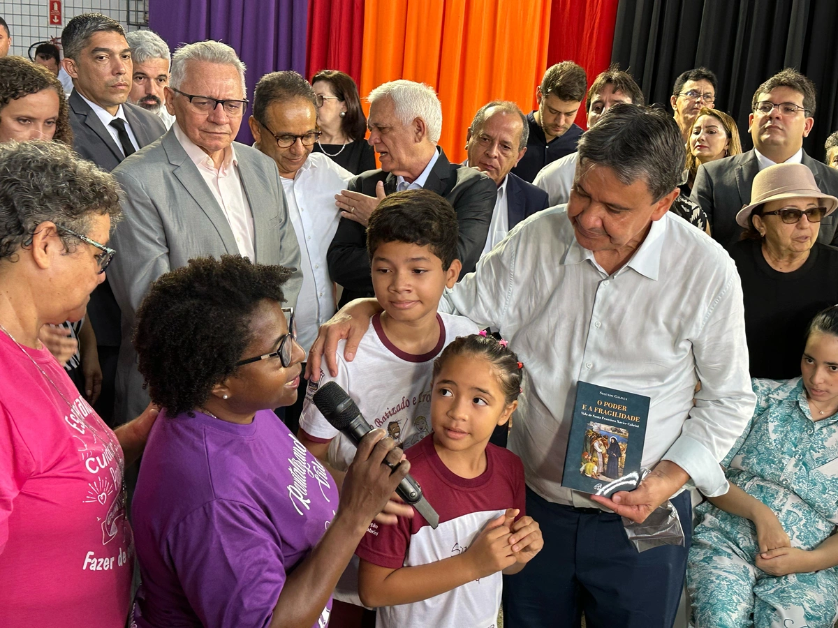Wellington Dias comemora aniversário com doações a instituição social em Teresina