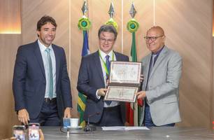 Alepi entrega Medalha do Mérito ao médico Aurus Dourado Meneses (Foto: Reprodução)