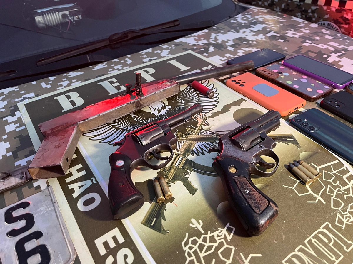 Armas apreendidas durante a abordagem policial