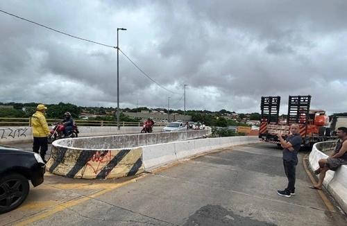 Carreta inferniza trânsito nos acessos as pontes de Timon a Teresina