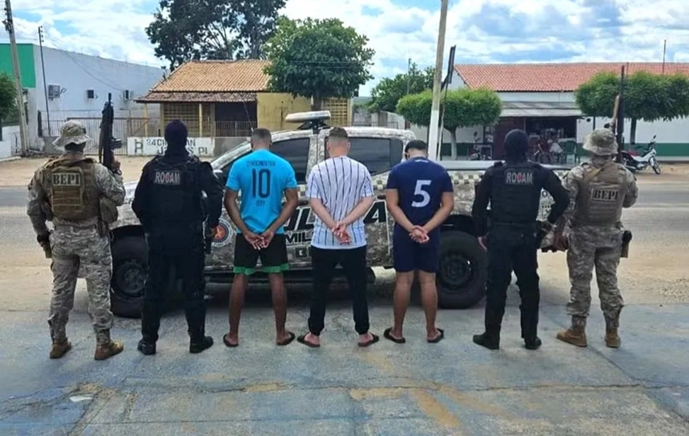 Dois homens foram presos um menor foi apreendido
