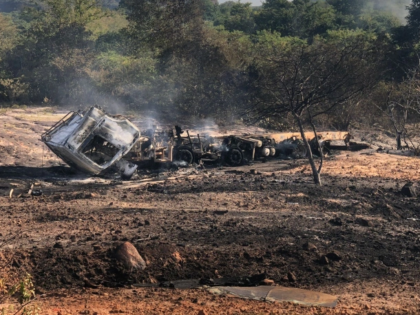Duas pessoas morrem carbonizadas após caminhão-tanque pegar fogo no Piauí
