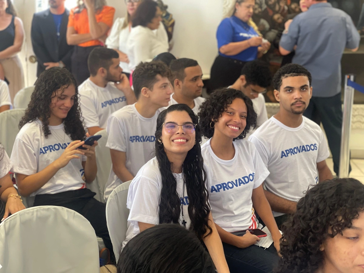 Governo premia estudantes da rede estadual com R$ 1412 por melhores notas no Enem