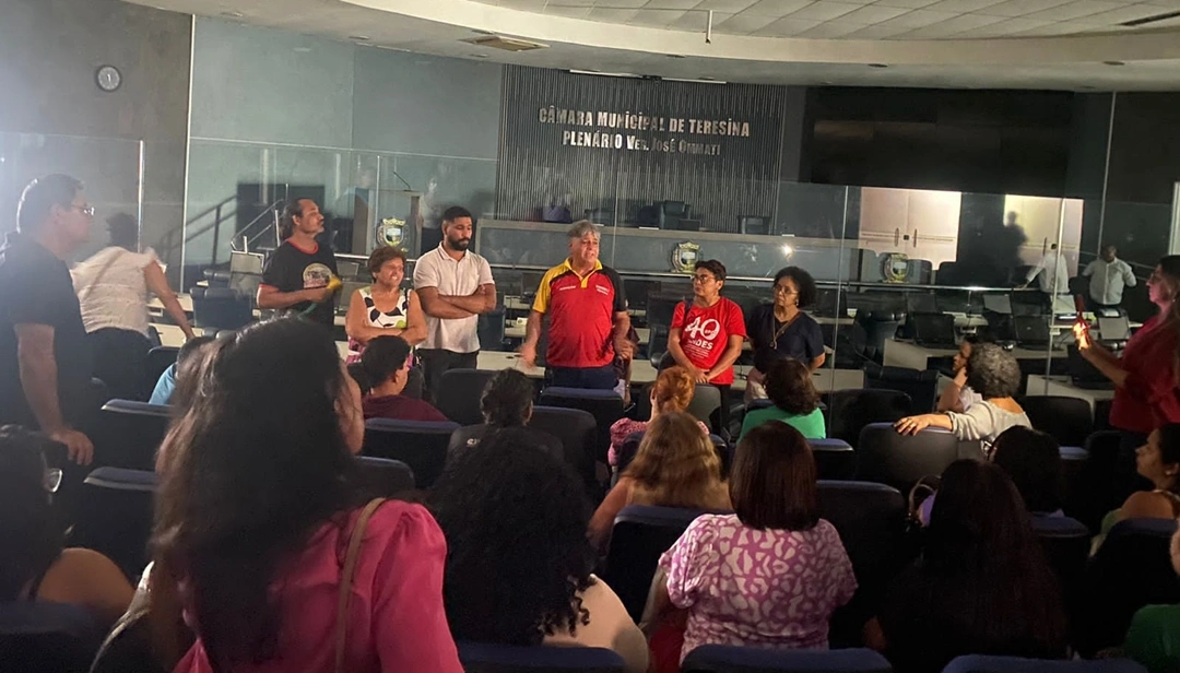 Professores mantém greve