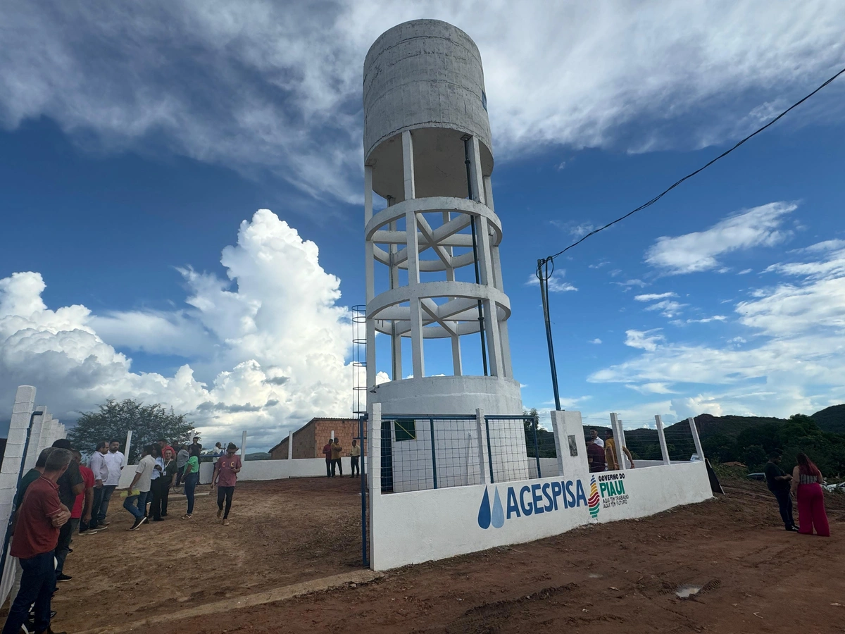 Rafael Fonteles entrega obra de ampliação do abastecimento de água em Santa Luz