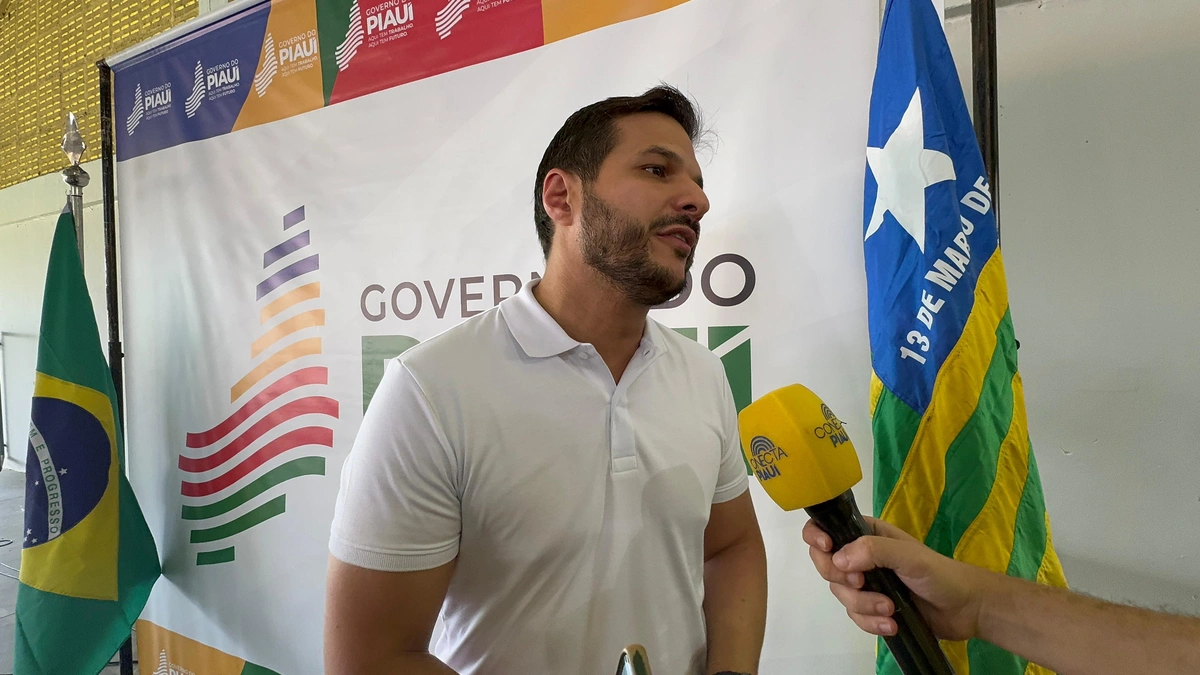 Secretário de Educação Washington Bandeira