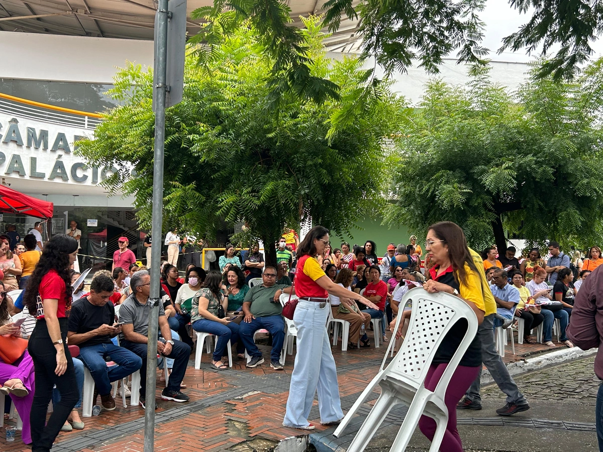 Sindicalistas do SINDSERM protestam por reajuste