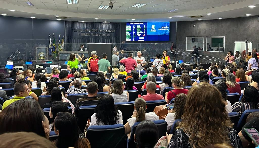 Votação ao reajuste de 20% dos professores