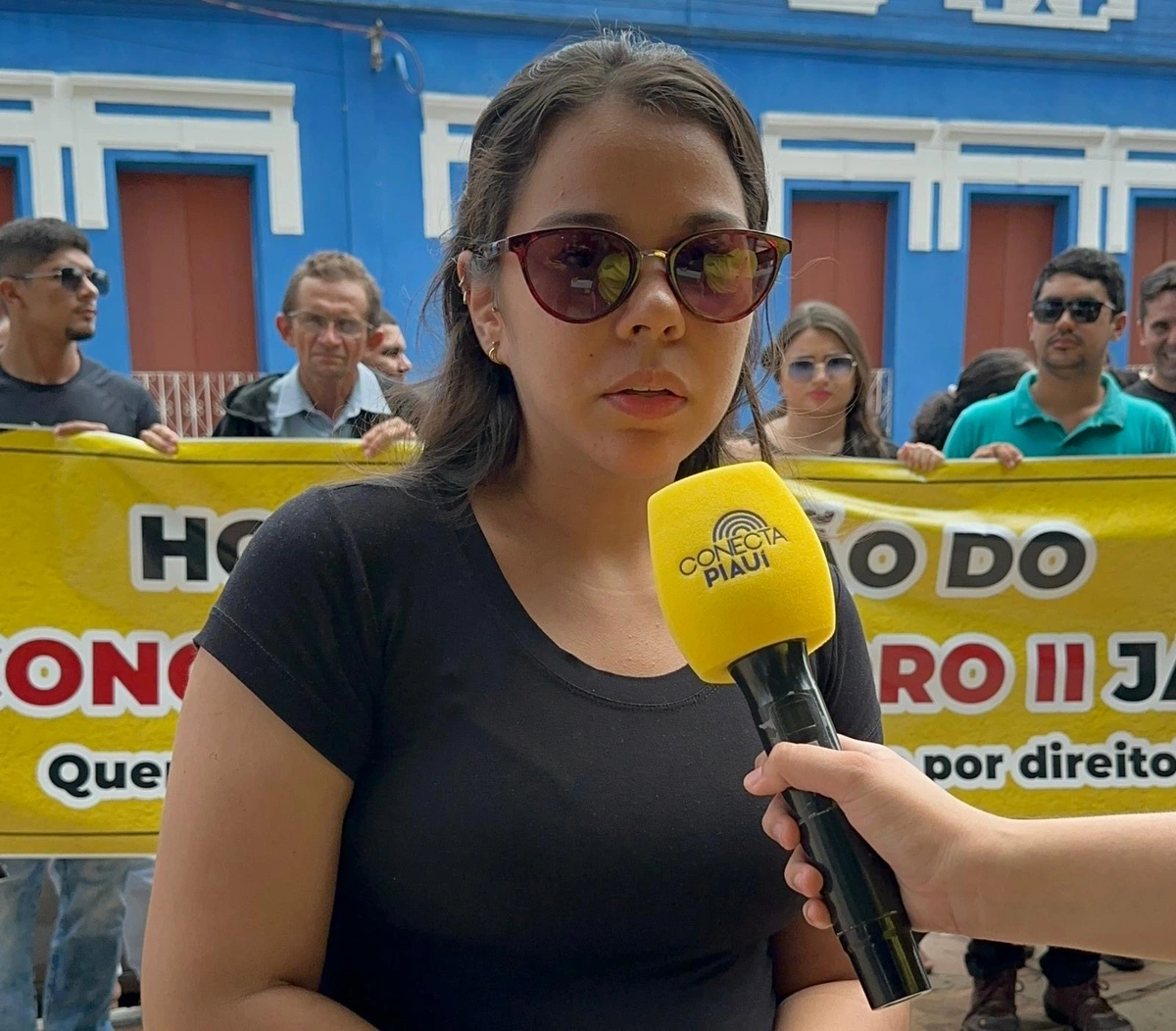 Aprovados em concurso que estão impedidos de assumir cargo protestam em Pedro II