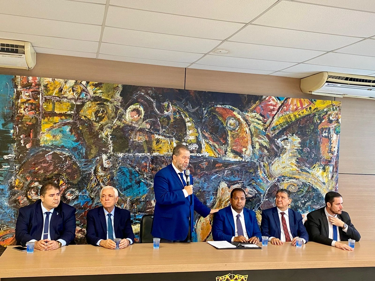 Carlos Lupi é intitulado cidadão teresinense e assina novo posto do INSS na Câmara
