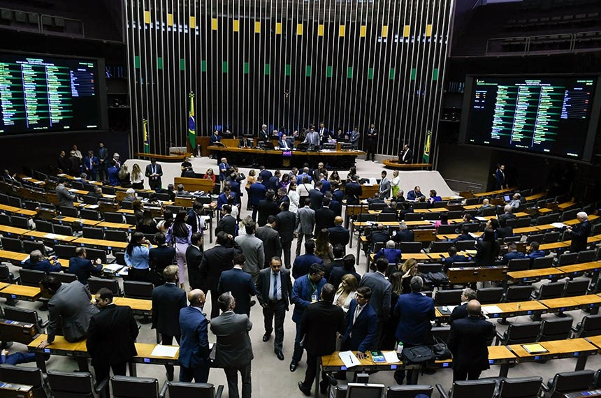 Congresso acaba com saídas temporárias de presos em feriados