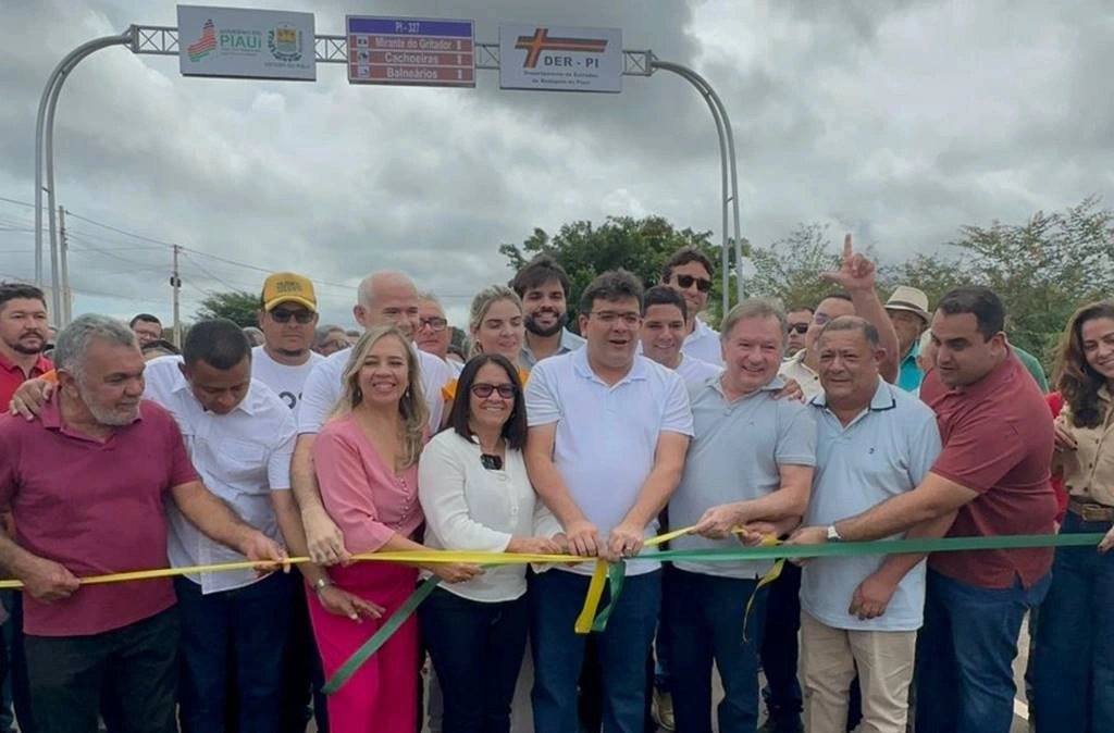 Governador inaugura obra em Pedro II