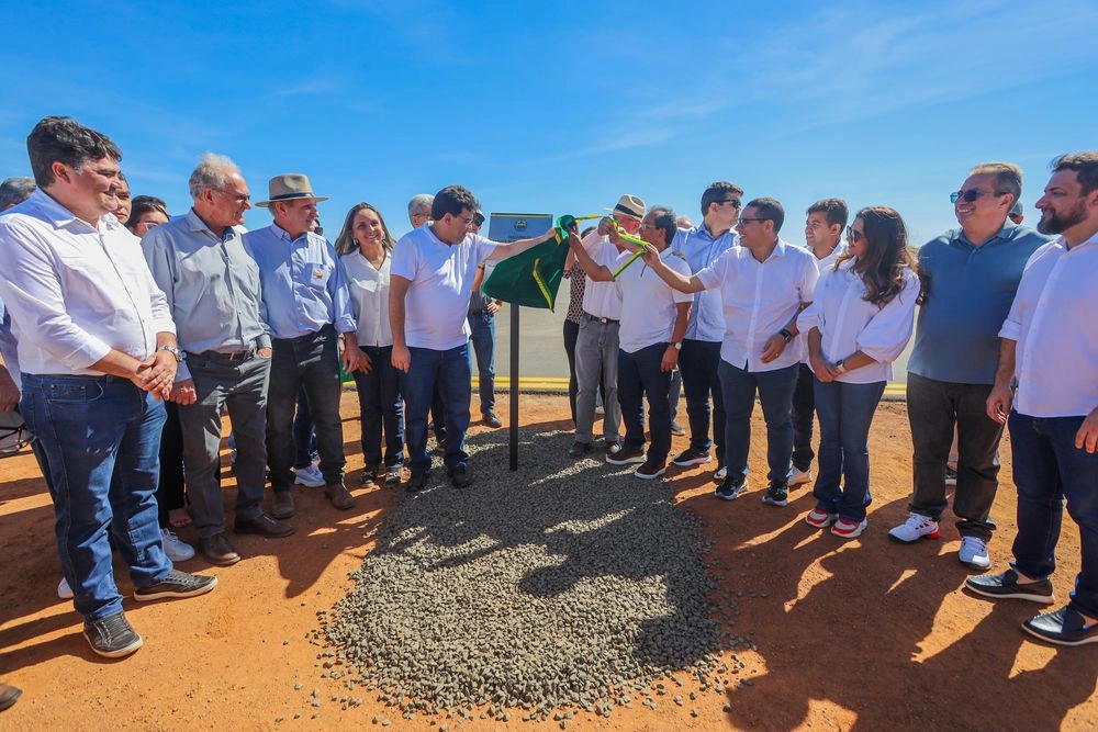 Governador inaugura pista de pouso em Uruçuí que vai permitir voos noturnos