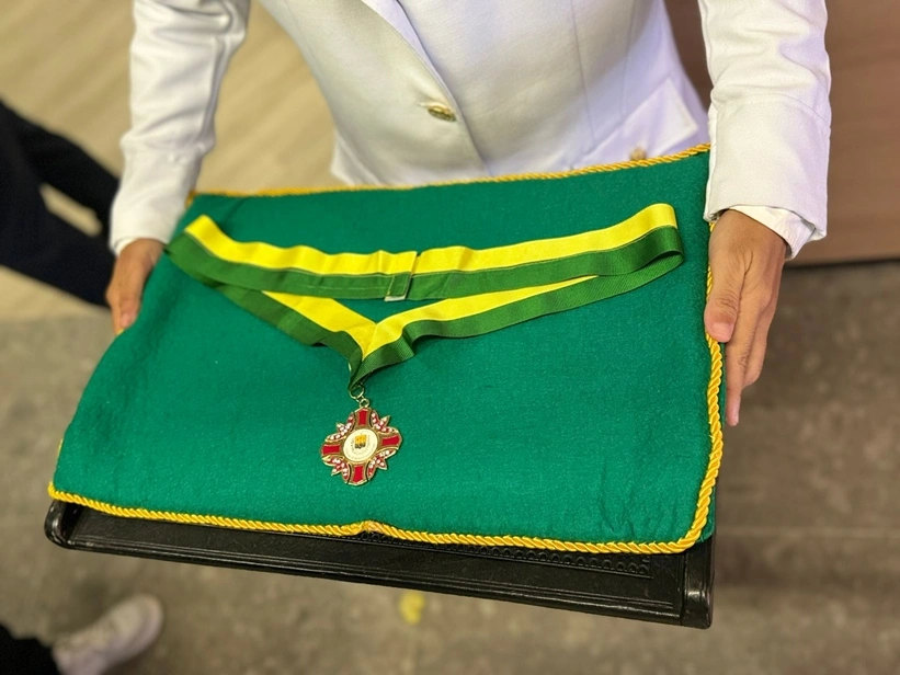 Medalha entregue ao Governador Rafael Fonteles