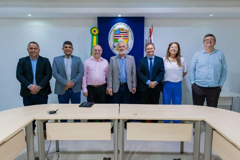 Rafael em 2024 ajustando com reitor Valter Canales sobre o curso para Timon
