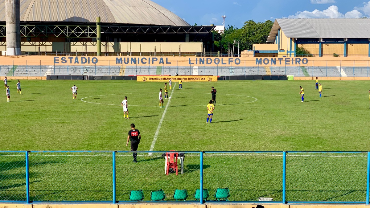 Tiradentes-PI no Estádio Lindolfo Monteiro