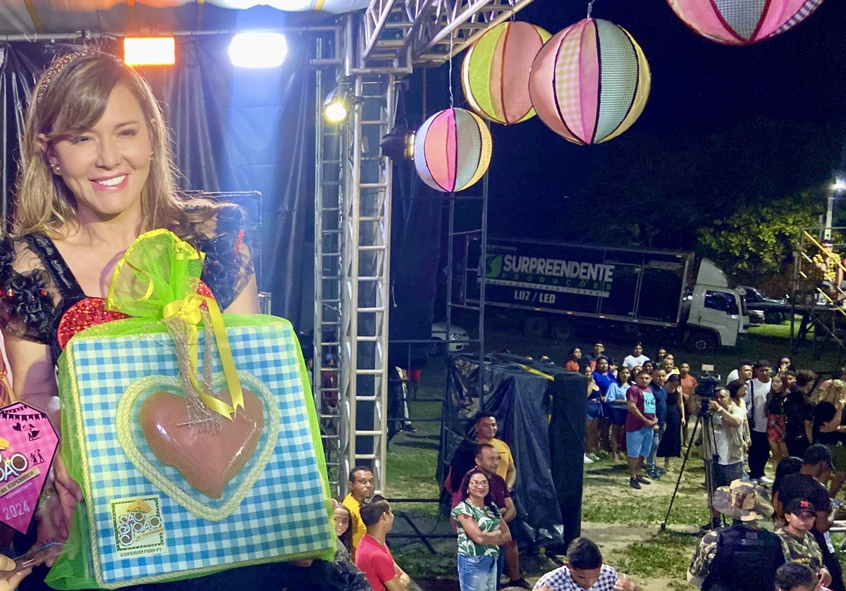 A prefeita Ivanária Sampaio