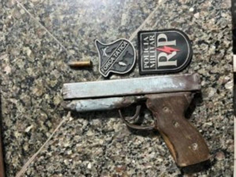 Arma de fabricação caseira encontrada em posse do suspeito