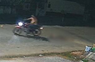 Homem assassina mulher, amarra pescoço da vítima em moto e sai arrastando corpo (Foto: Reprodução)