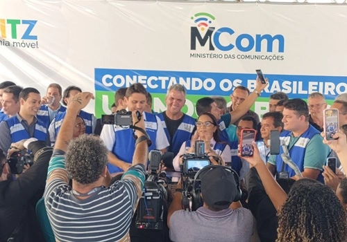 Ministro Juscelino Filho anuncia asfaltamento da Avenida Tiúba até a BR 226