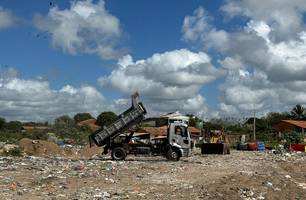 Moradores de Parnaíba reclamam de mal cheiro em lixão há mais de 10 décadas (Foto: Joseph Silva/ConectaPiauí)