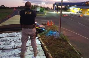Motorista de caminhão é preso com 230 mil cigarros contrabandeados em Piripiri (Foto: Divulgação/PRF)